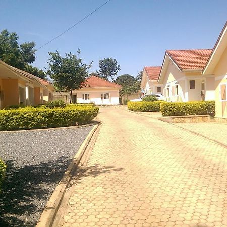 Corinya Serviced Apartments Entebbe Dış mekan fotoğraf