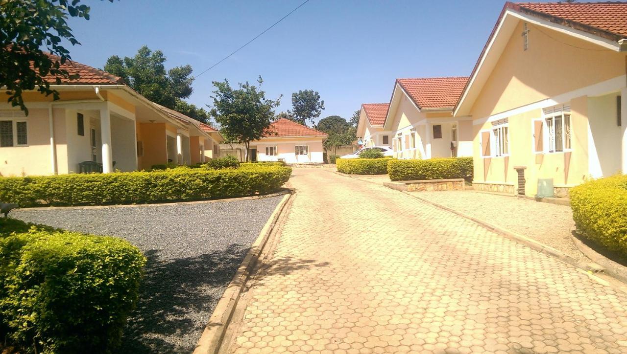 Corinya Serviced Apartments Entebbe Dış mekan fotoğraf